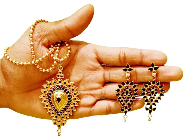 Assamese_Traditional_Gold_Plated_Black_Colour_Dugdugi_Chain_Jewellery_Set_For_Women